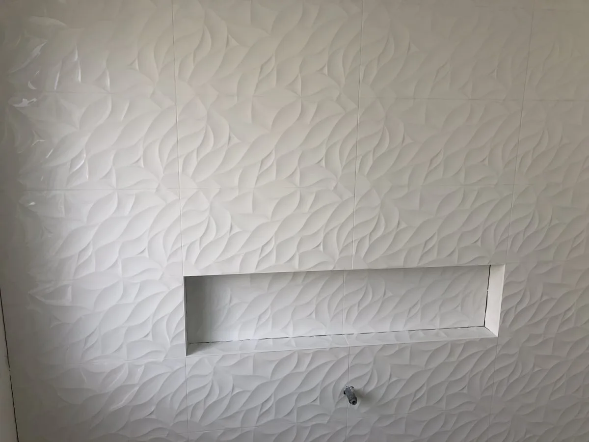 A white textured feature wall with a recessed niche