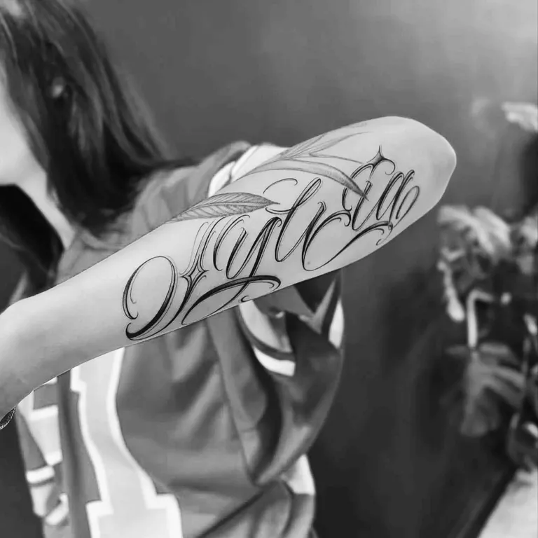 Fine script walk-in piece