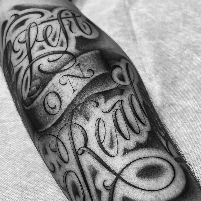 Big lettering sleeve