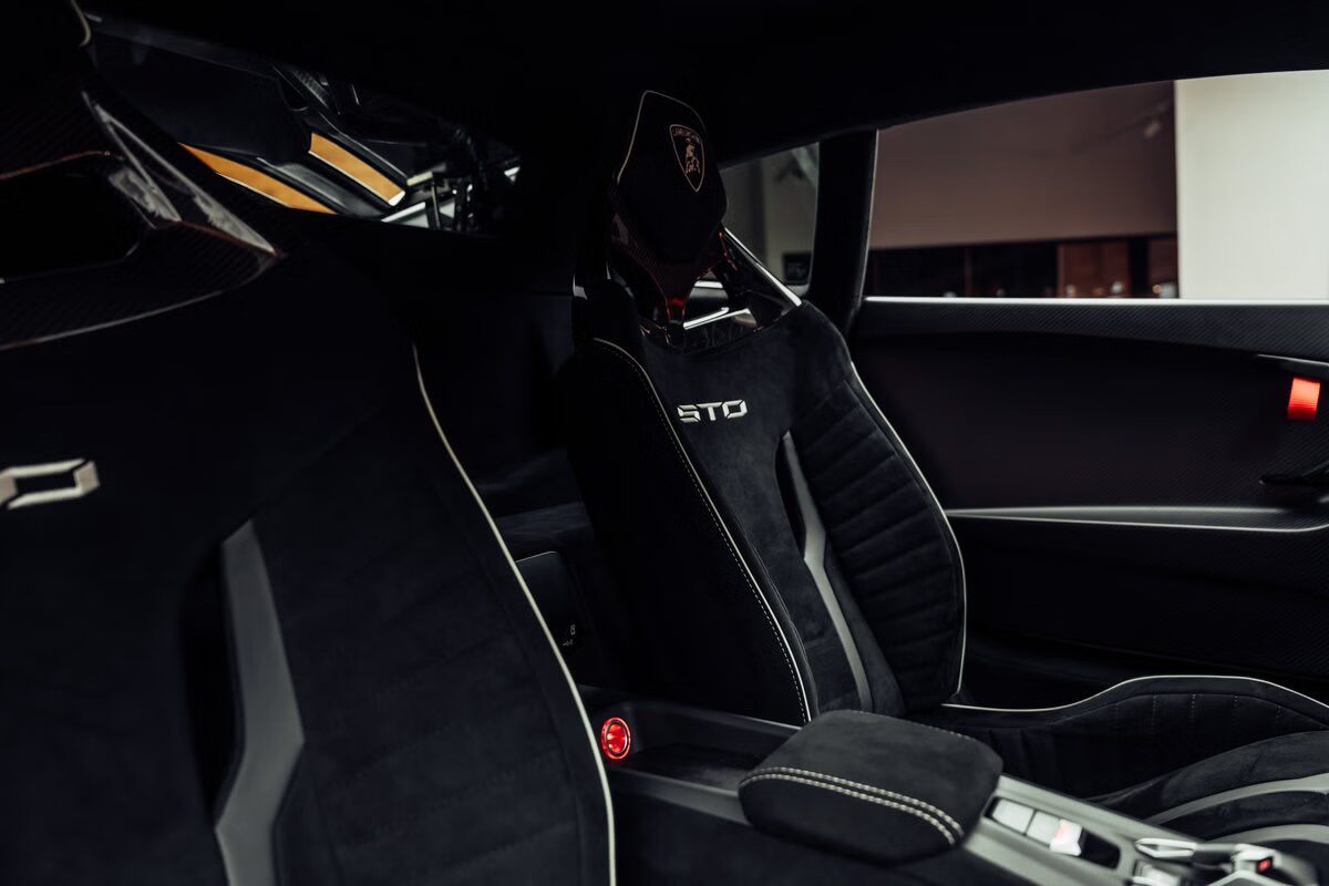 Lamborghini Huracán STO, Interior