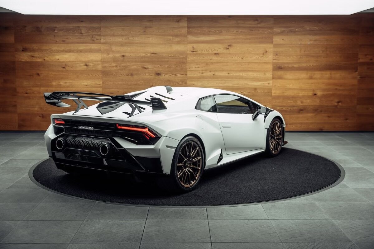 Lamborghini Huracán STO, Studio set, rear wing