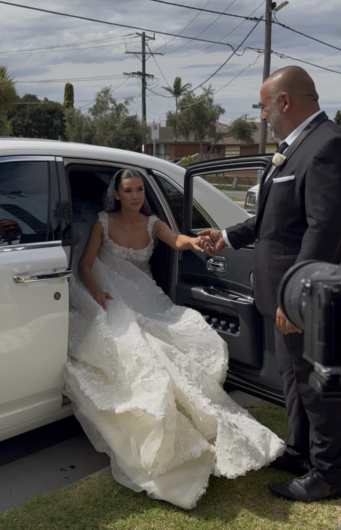 Rolls Royce Cullinan, Chauffeur at the door