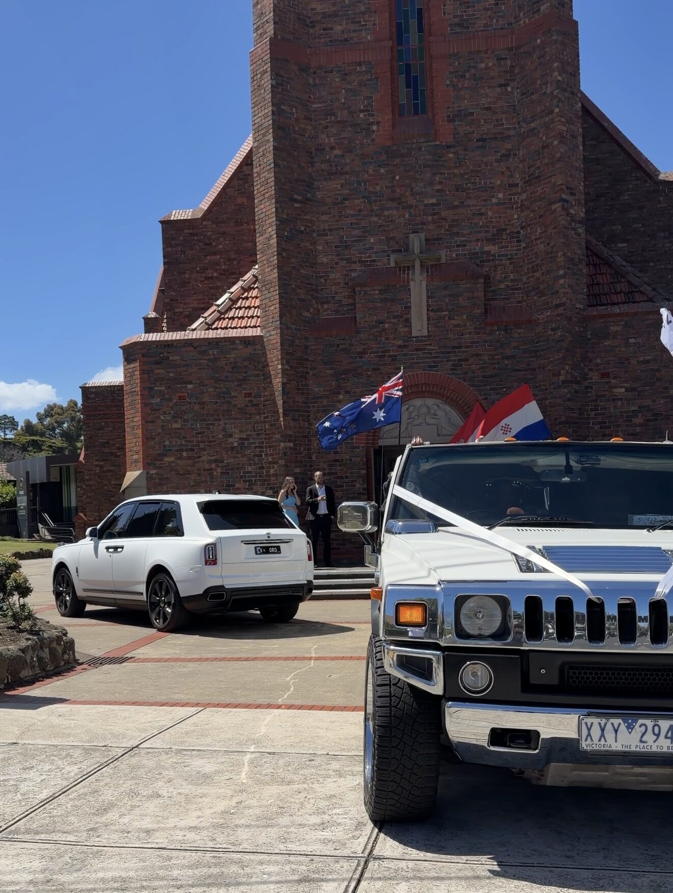 Rolls Royce Cullinan, Church, wedding party