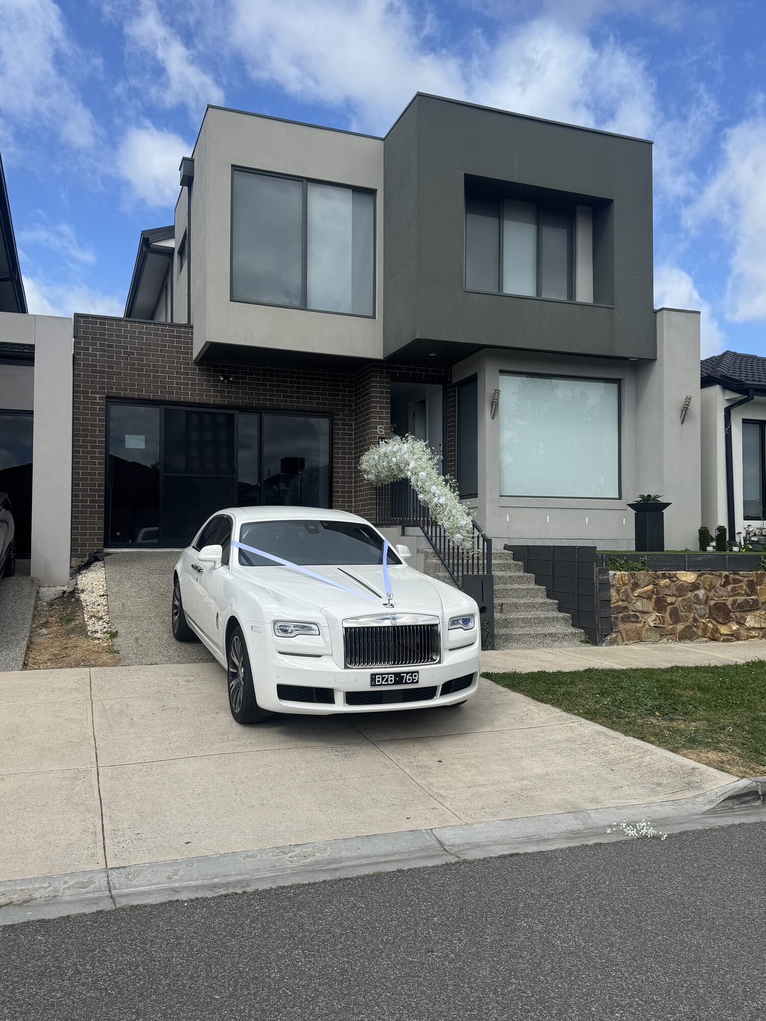 Rolls Royce Ghost Series II, Wedding, ribbons on